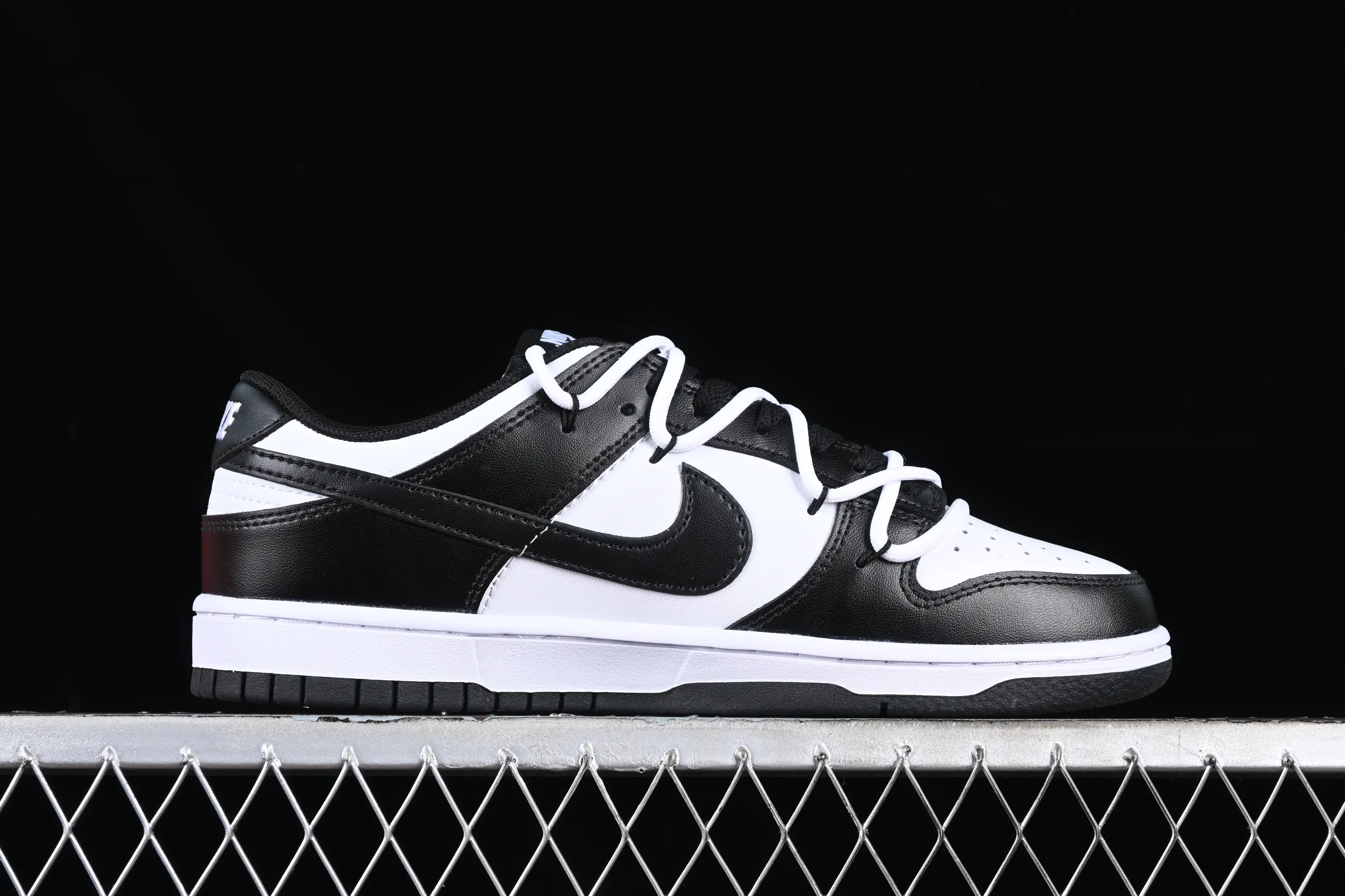 All Categories Nk SB Dunk Series Nk SB Dunk Low Low-top sneakers Nk Dunk Low Black and White Panda Customized version of deconstructed strap casual sneakers DD1391-100